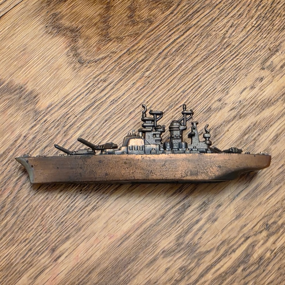 Die Cast USS Arizona Metal Battleship Pencil Sharpener‎ Copper Tone Moving Guns